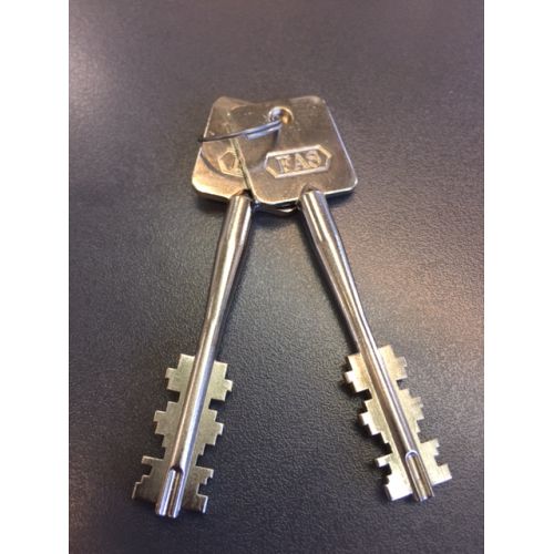 2 x FAS nøgler til våbenskab